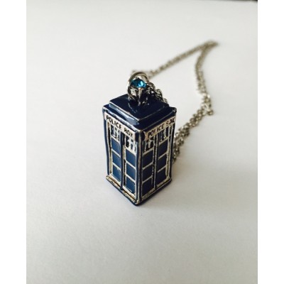 Медальон на Doctor Who - TARDIS House