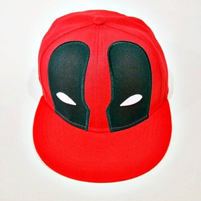 Шапка с права козирка на DEADPOOL
